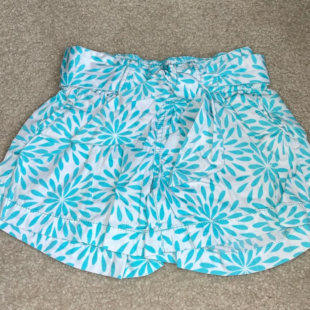 GAP Kids Teal and White Leaf Pattern Shorts with Tie Waist and tshirt